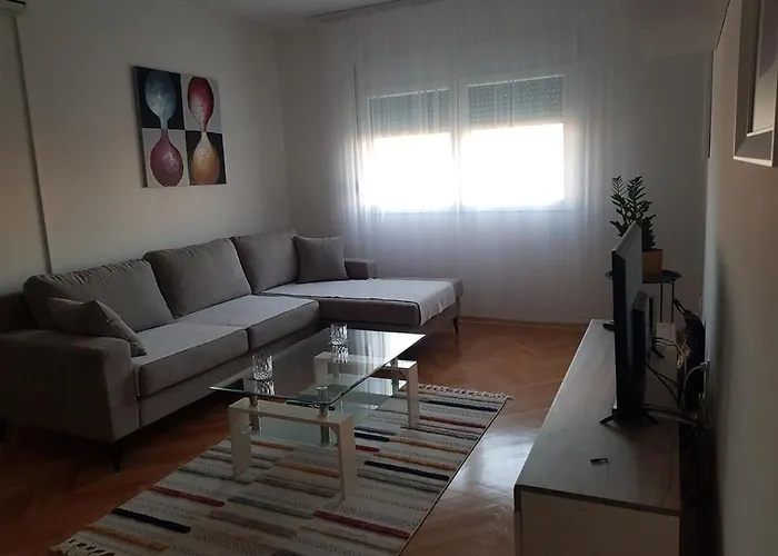 Spacious And Comfortable * 포드고리차